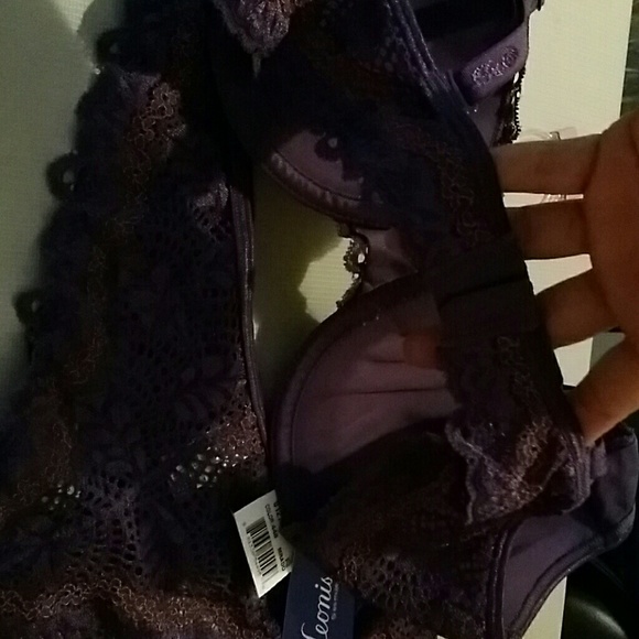 Beautiful set of purple bra and thong with lace. - Picture 2 of 3